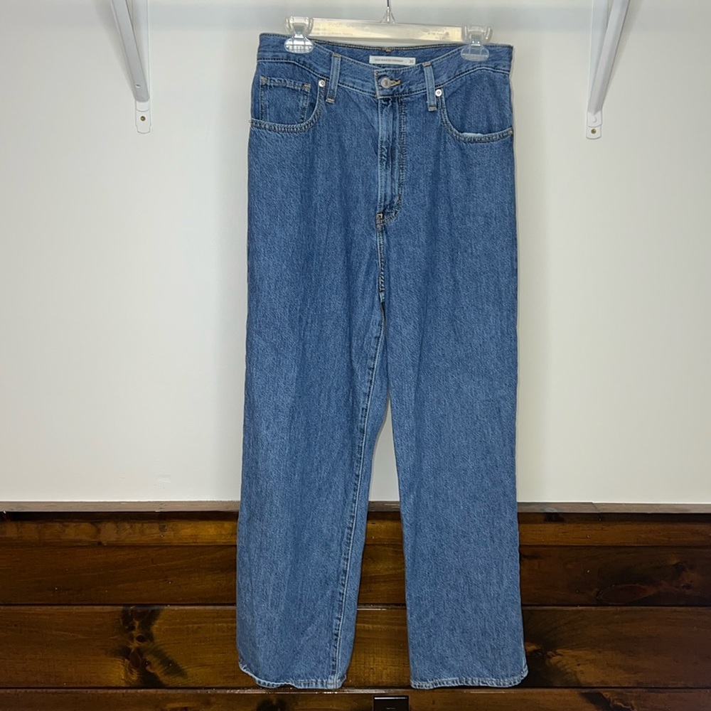 Levi’s High Waisted Straight Jeans- 10